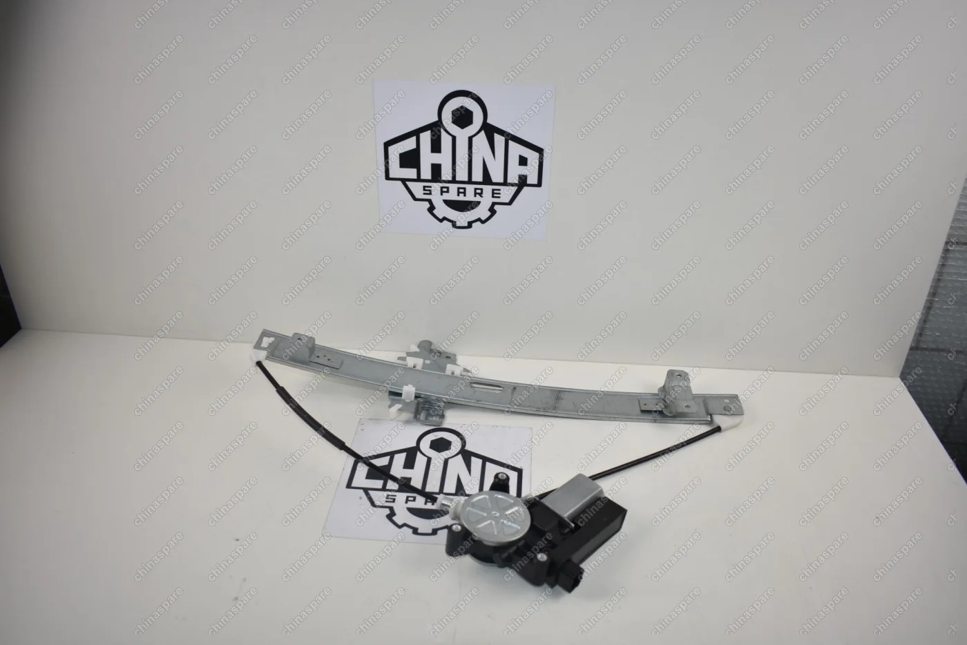 Стеклоподъемник в сборе (электро) задней правой двери (новый салон) Great Wall Hover H3