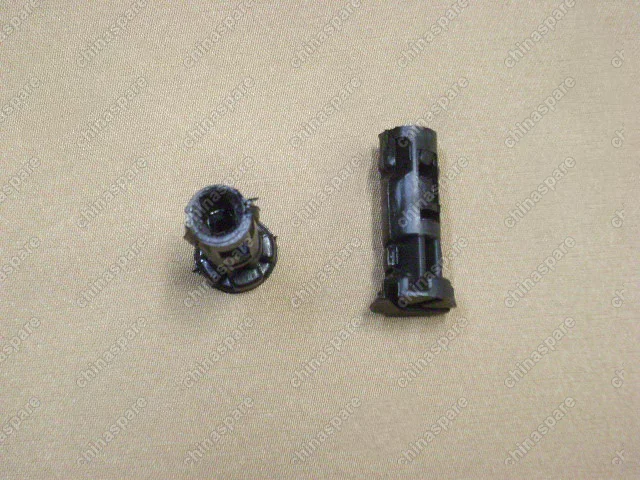 8206102K00 Пистон накладки пола водителя Great Wall Hover H3