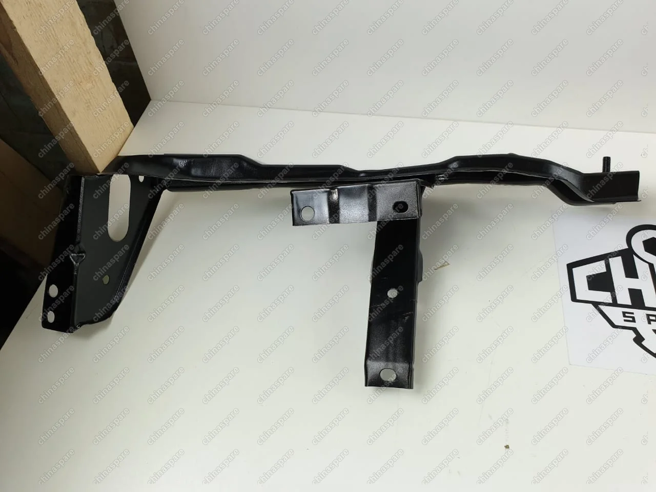 Усилитель бампера переднего левый Great Wall Hover H3