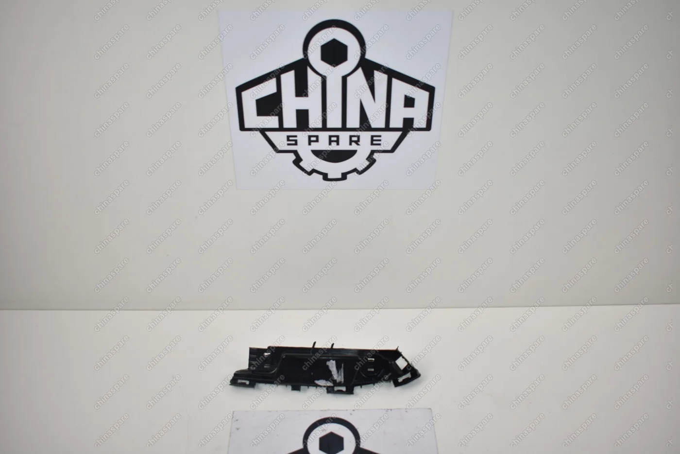 Кронштейн бампера переднего правый (пластик) Great Wall Hover H5