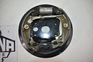 Щит заднего тормоза в сборе Левый (с ABS) Hafei Brio