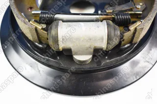 Щит заднего тормоза в сборе (MANDO) Правый Hafei Brio