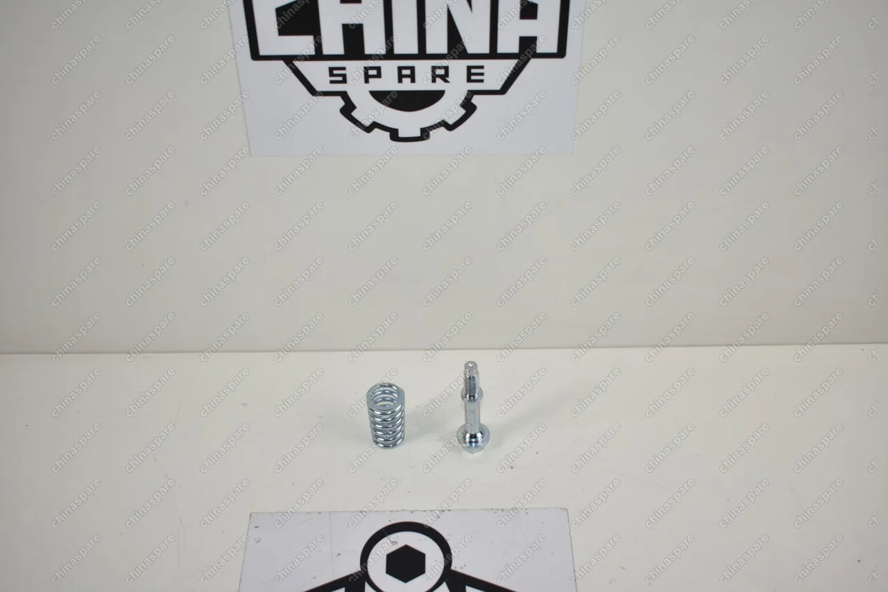 Болт с пружиной приемной трубы Lifan Smily
