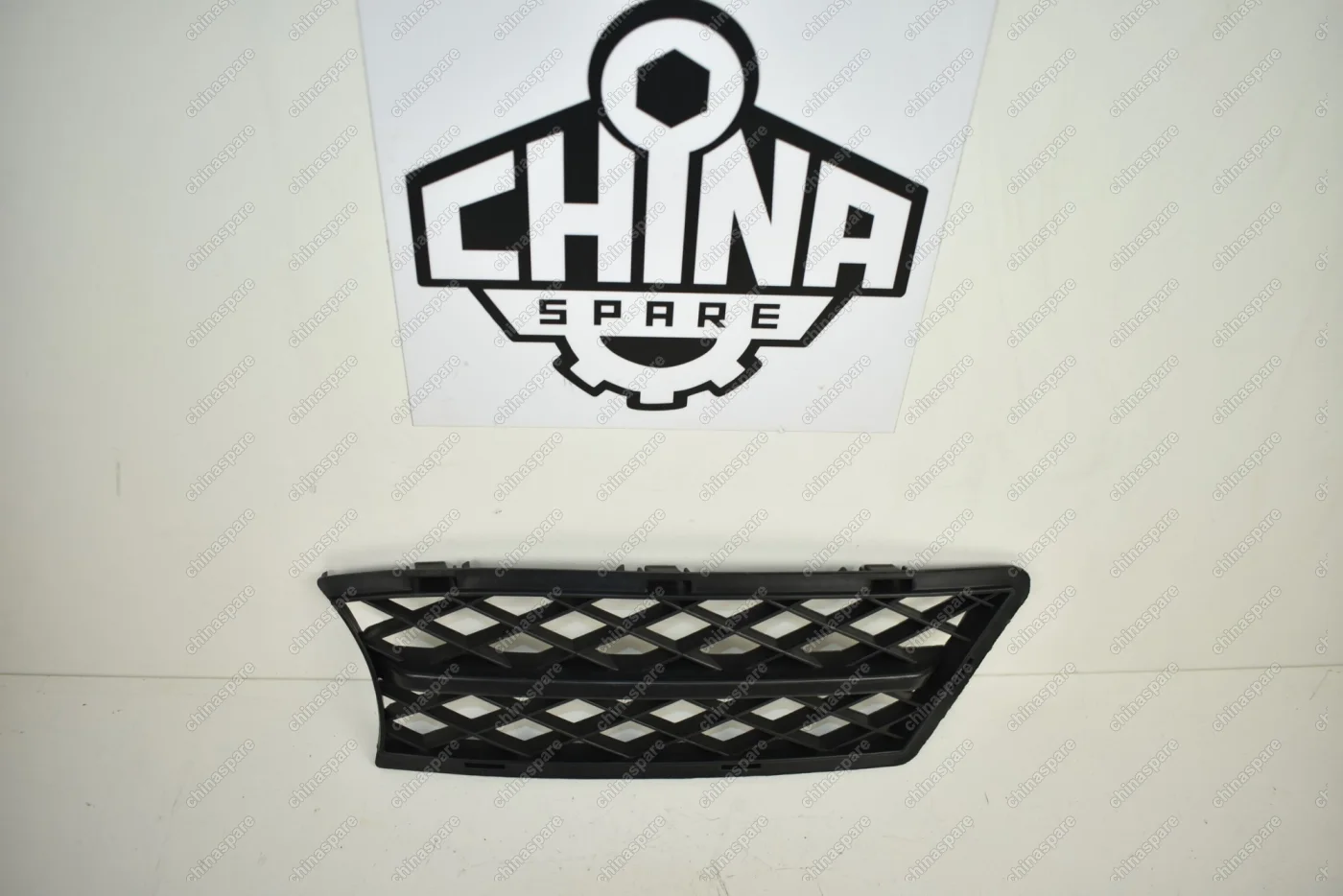 Решетка бампера переднего левая Lifan Solano