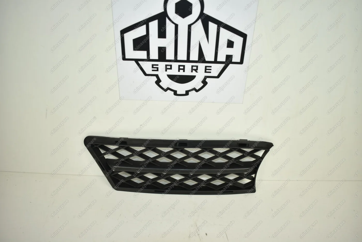 Решетка бампера переднего правая Lifan Solano