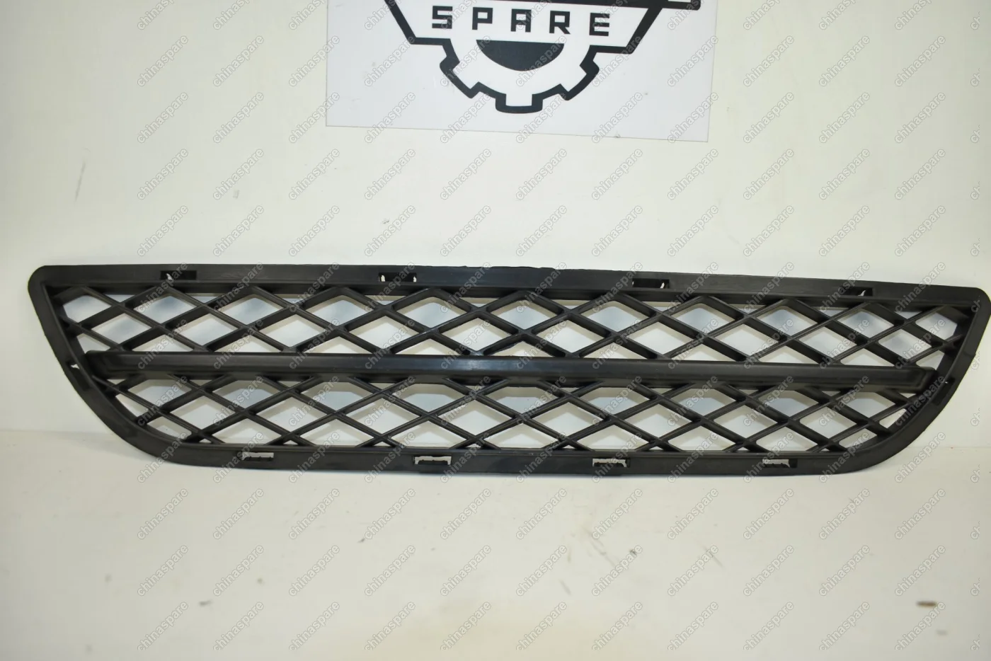 Решетка бампера переднего центральная Lifan Solano