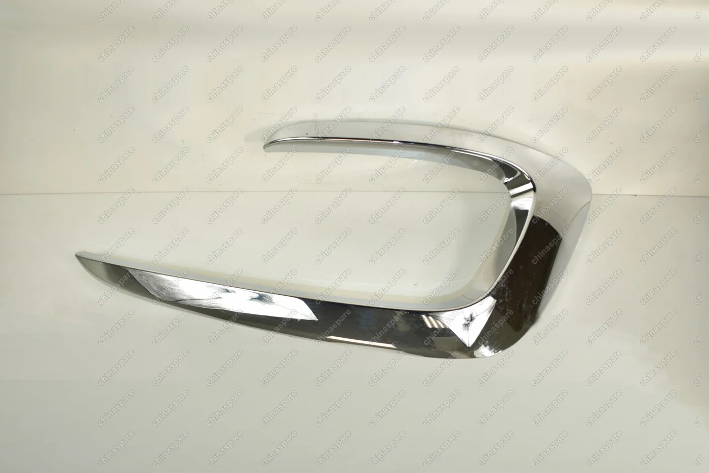 Накладка фары противотуманной хромированная Левая Haval H9 2015-2017