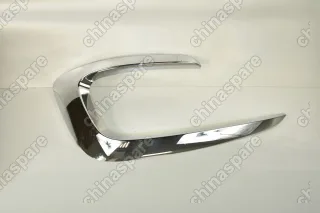 Накладка противотуманной фары хромированная правая Haval H9