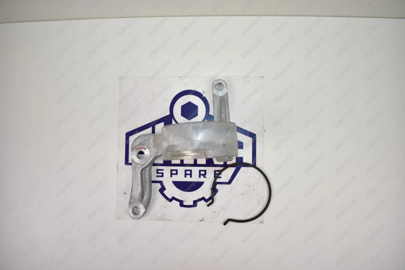 Кронштейн приводного вала Geely Emgrand X7