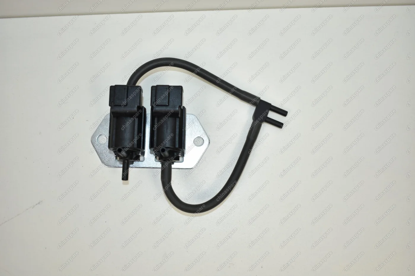 Клапан электромагнитный подключения полного привода Mitsubishi L200 III, IV (96-07), Pajero Sport I-II (94-07), Delica Space Gear