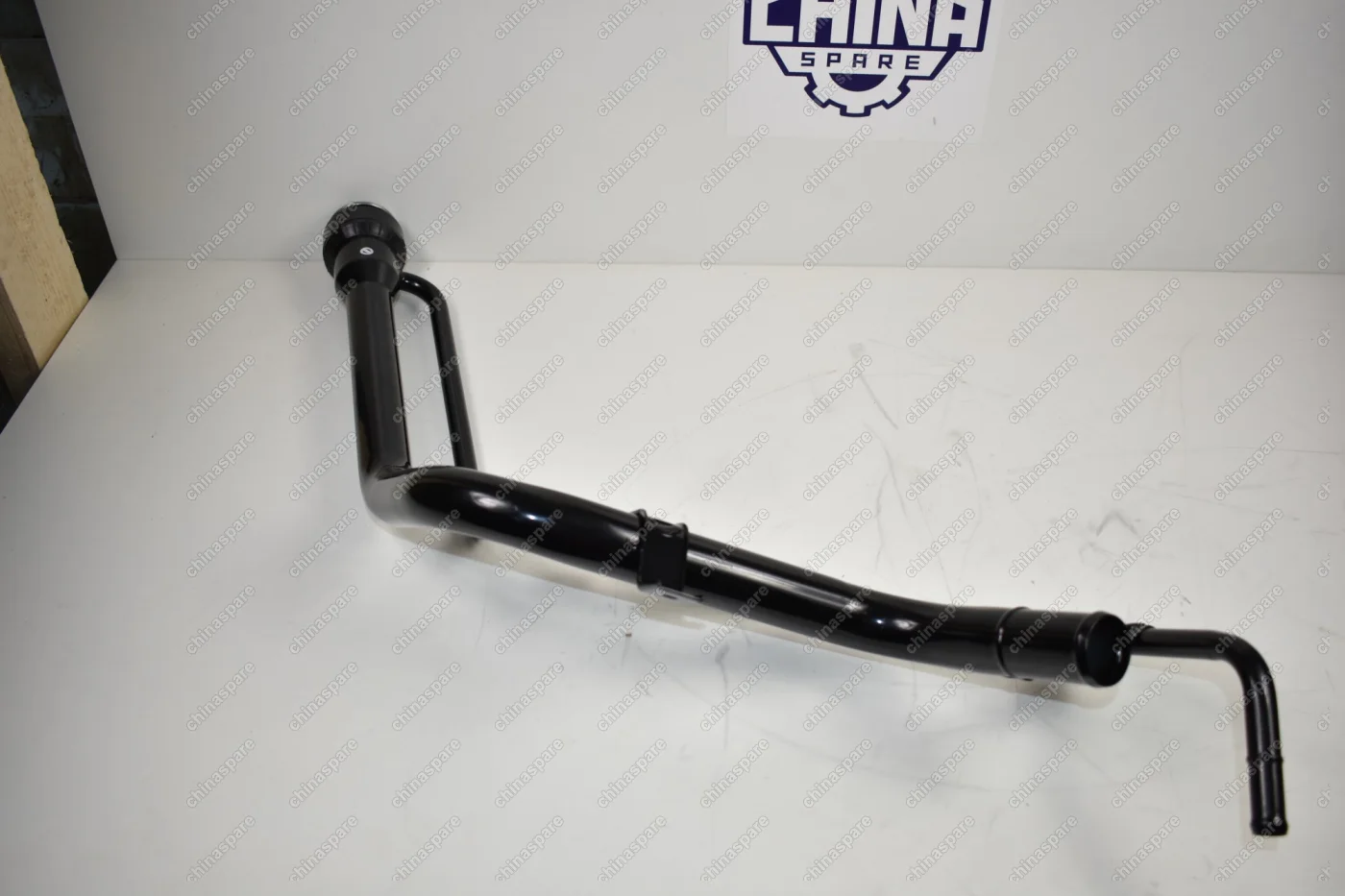 Горловина топливного бака Tayota RAV4 00-05 3D 5D