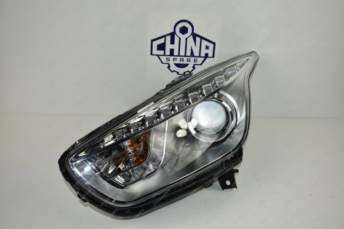 Фара головного света Левая FAW Besturn X80