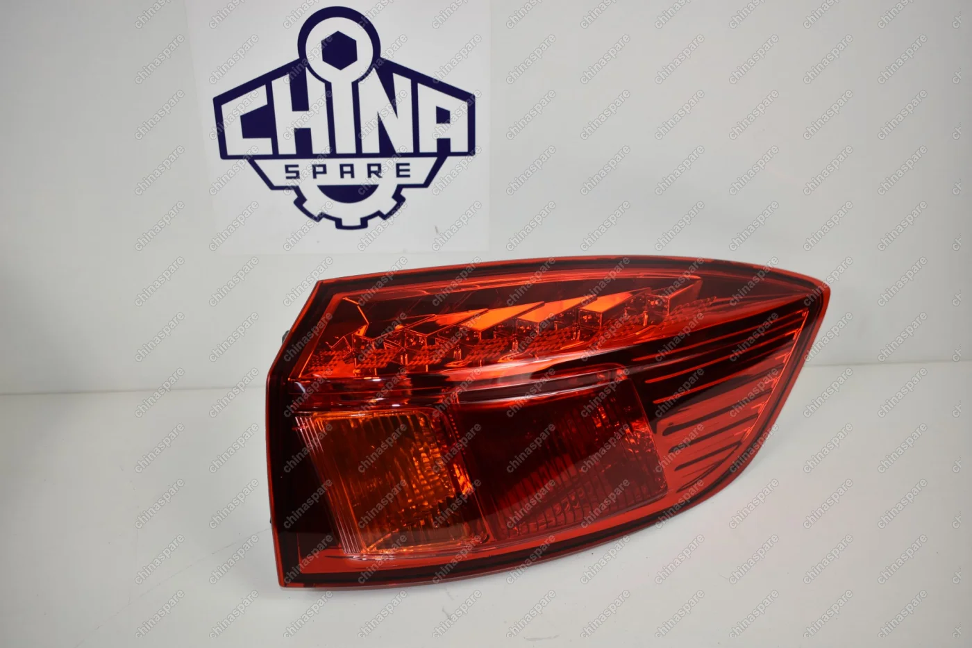 Фонарь задний правый FAW Besturn X80