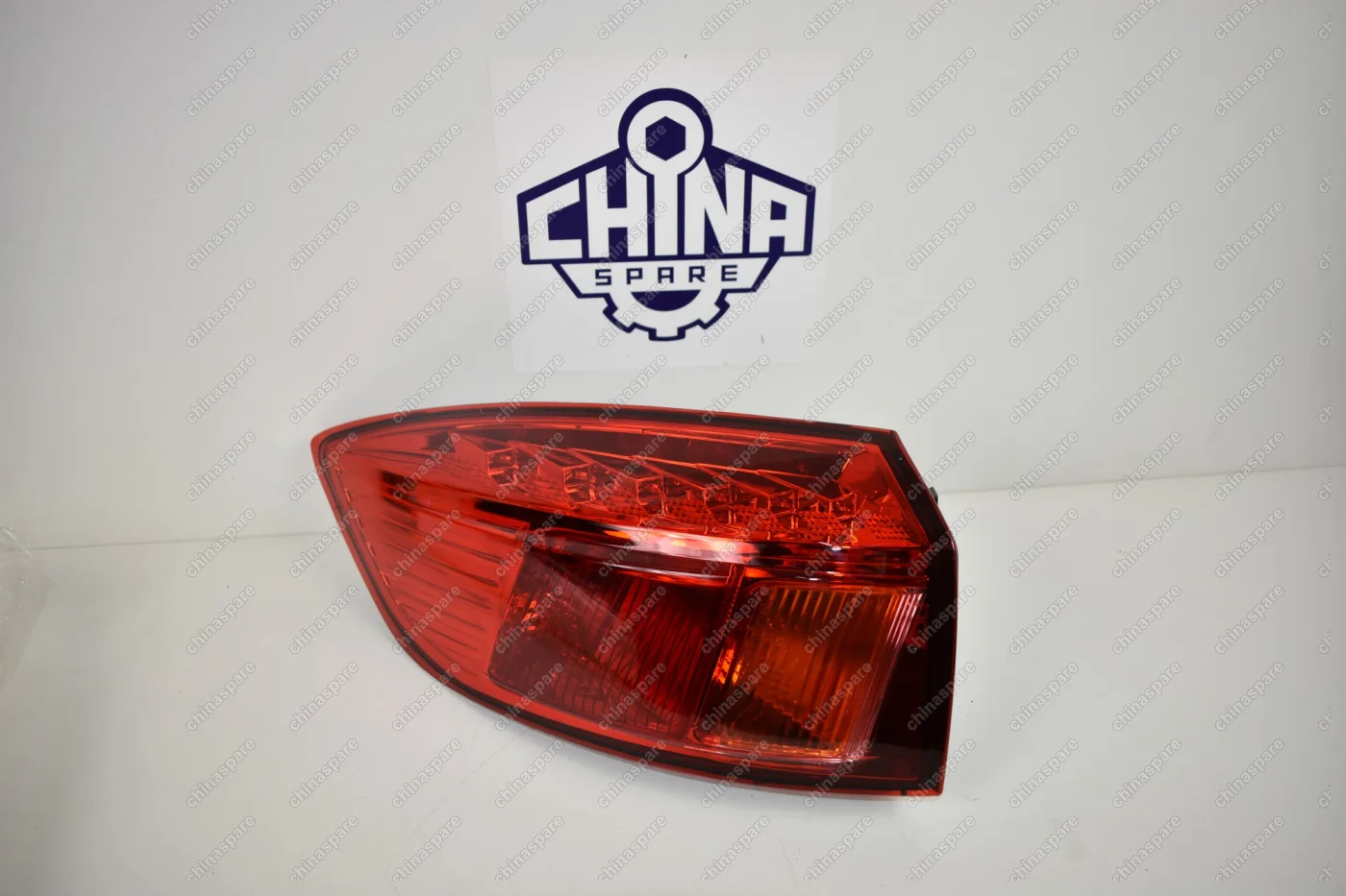 Фонарь задний левый FAW Besturn X80