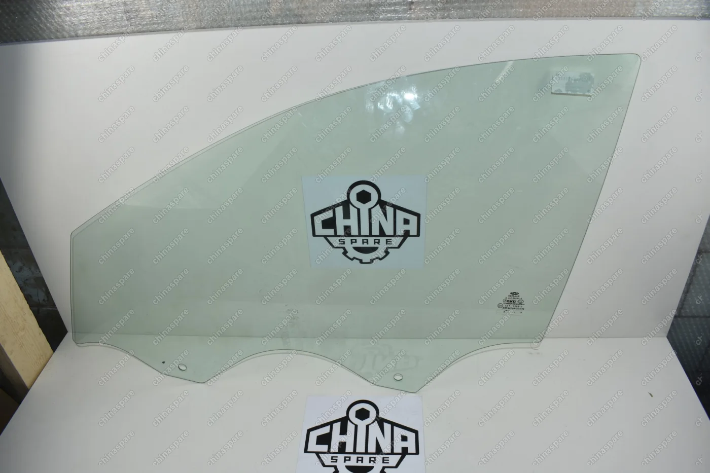Стекло двери переднее левое Chery Arrizo 7