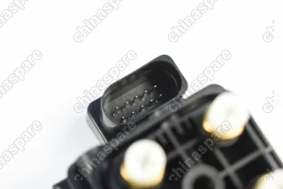 Блок клапанов пневмоподвески Audi A6 C6