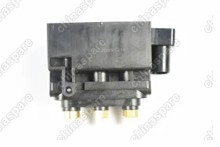 Блок клапанов пневмоподвески Audi A6 C6