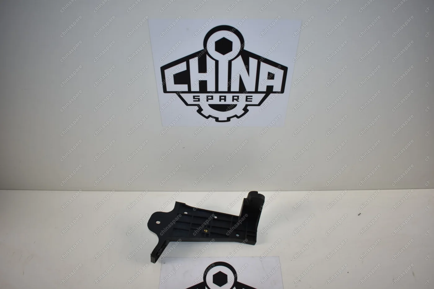 Левый передний кронштейн переднего бампера Zotye T600