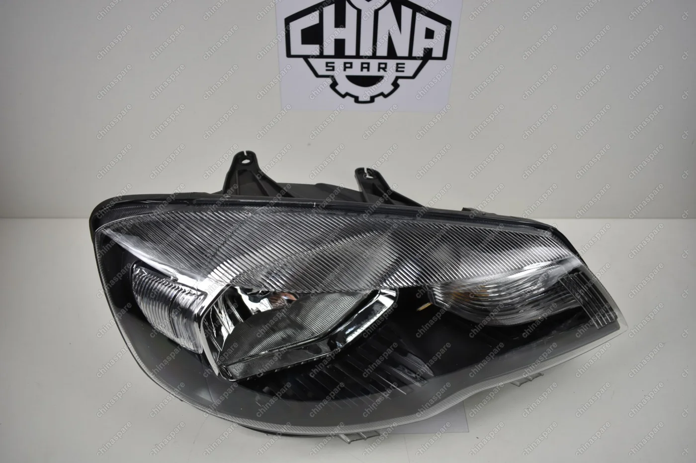 Фара правая FAW V5