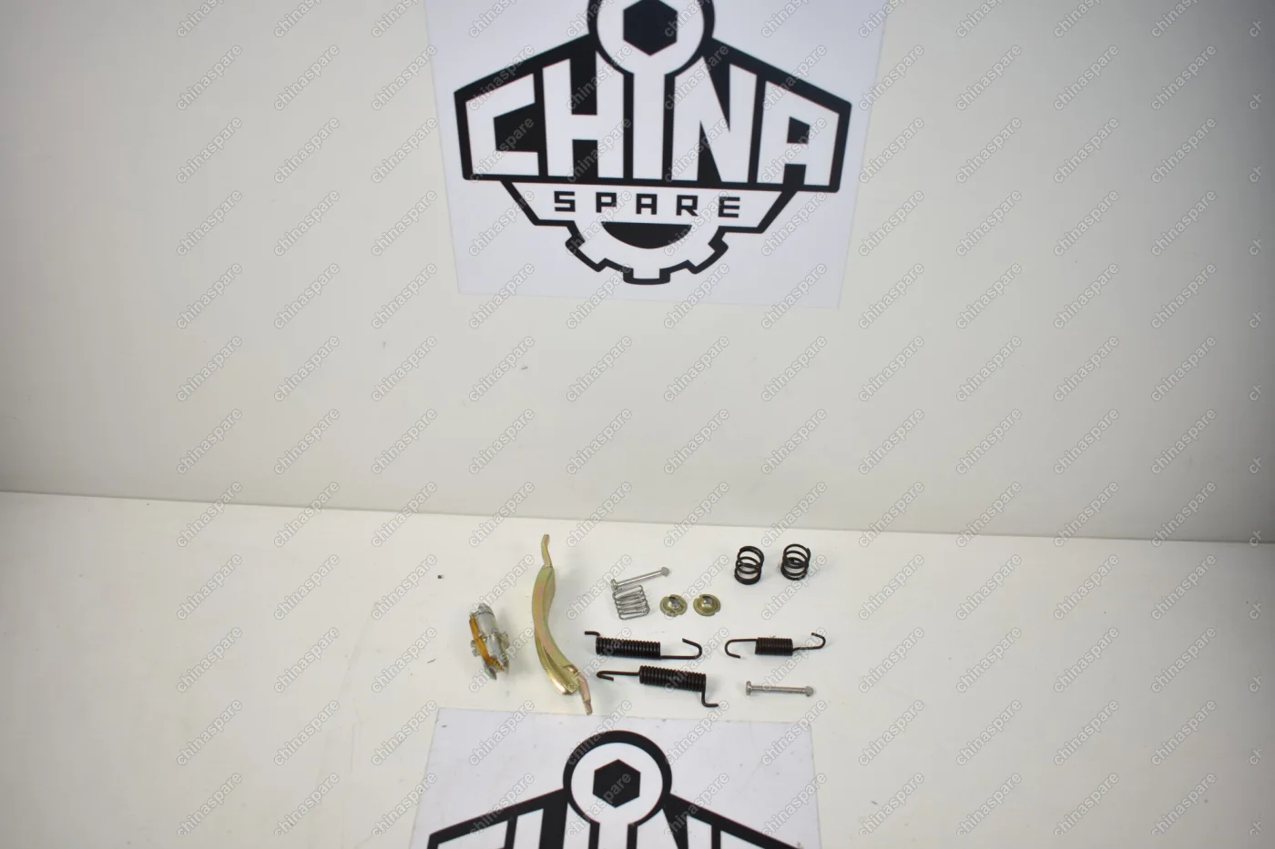 Распорка рычага стояночного тормоза левая Mitsubishi Pajero/Montero II-III (91-06)