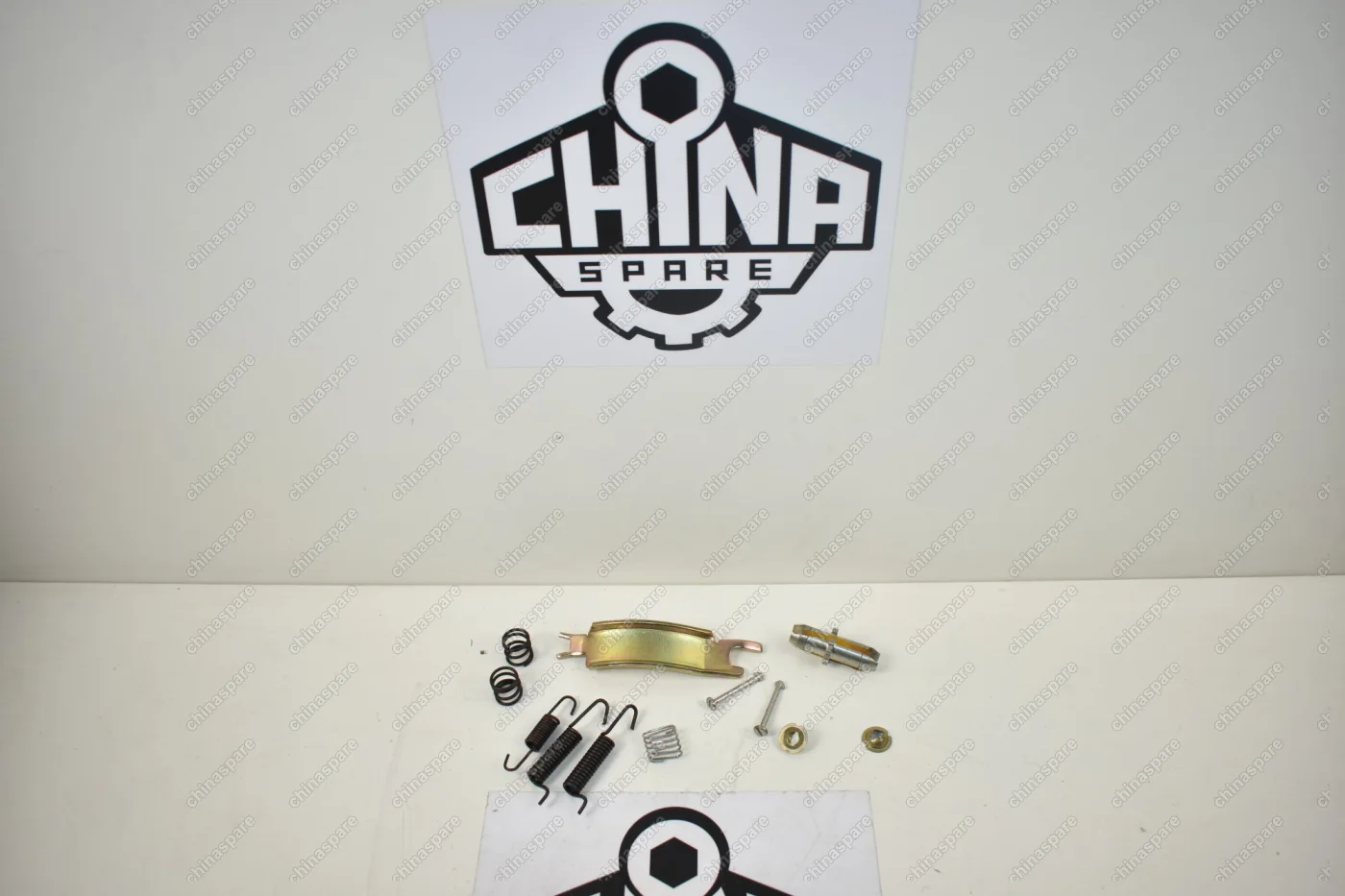 Распорка рычага стояночного тормоза правая Mitsubishi Pajero/Montero (91-06)