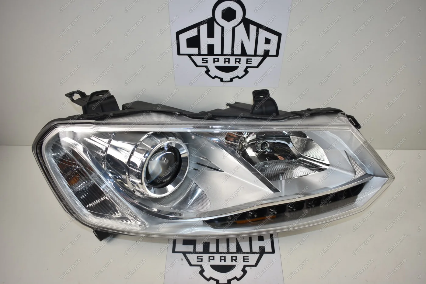 Фара правая Zotye T600 Ксенон