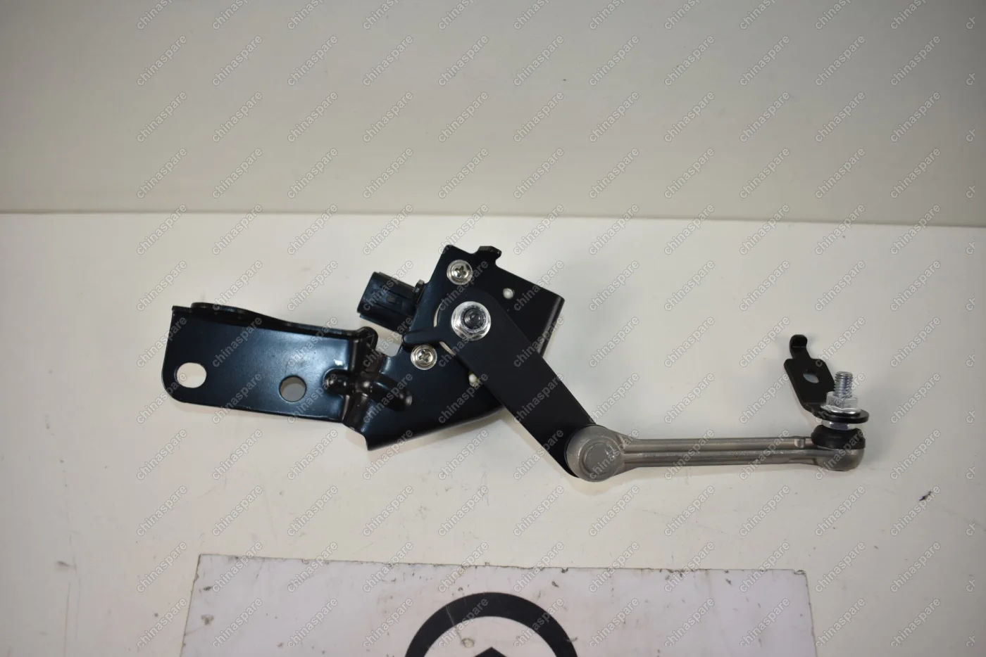 Датчик высоты передней подвески (дорожного просвета) в сборе Mitsubishi Pajero