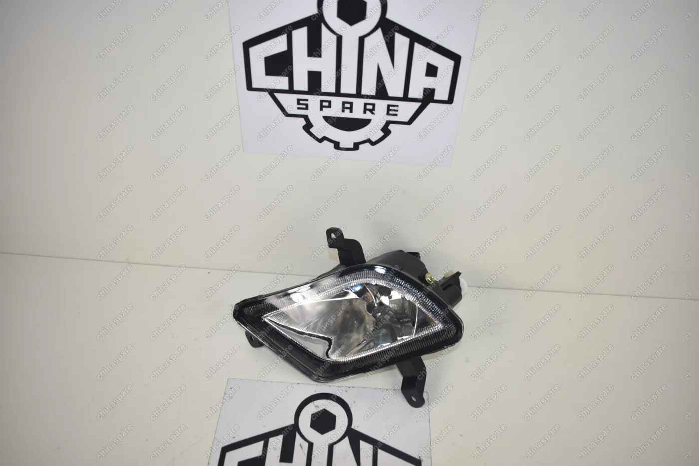 Фара Противотуманная Правая FAW V5 (Уценка)