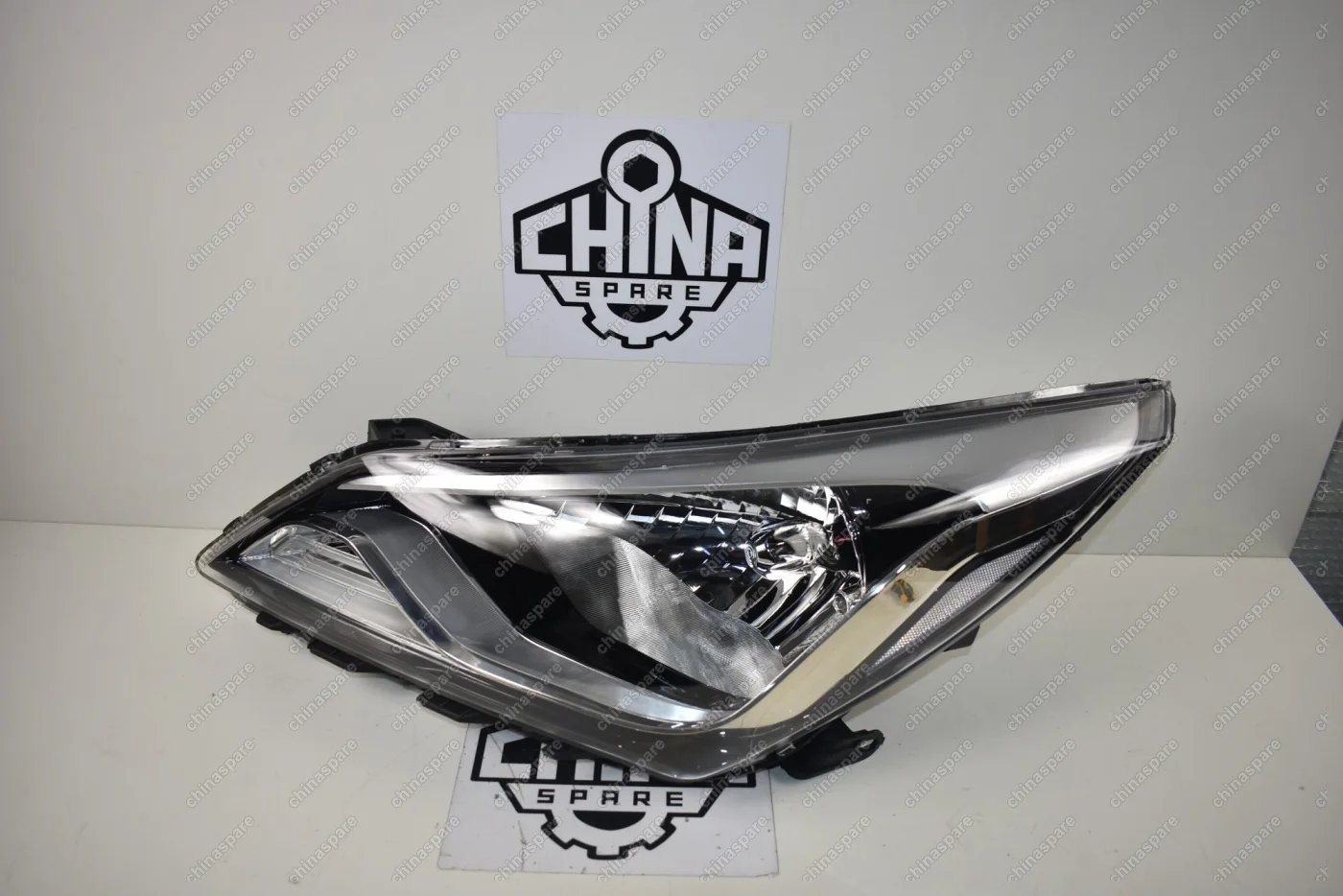 Фара головного света левая Hyundai Solaris 14-17