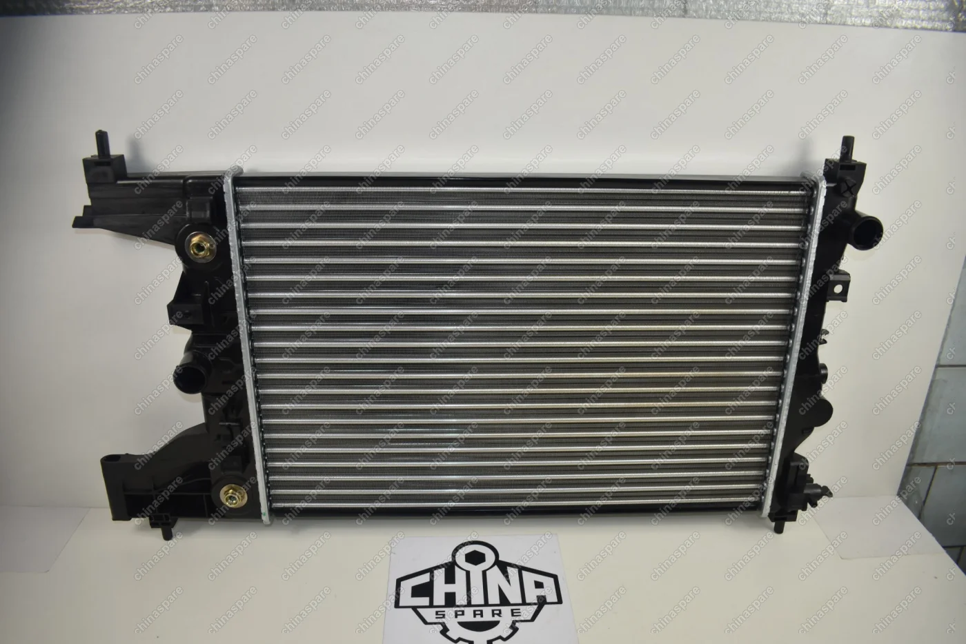 Радиатор охлаждения двигателя Chevrolet Cruze 09- 13267653 (109 лс АКПП)