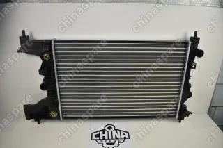 Радиатор охлаждения двигателя Chevrolet Cruze 09- 13267653 (109 лс АКПП)