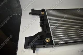 Радиатор охлаждения двигателя Chevrolet Cruze 09- 13267653 (109 лс АКПП)