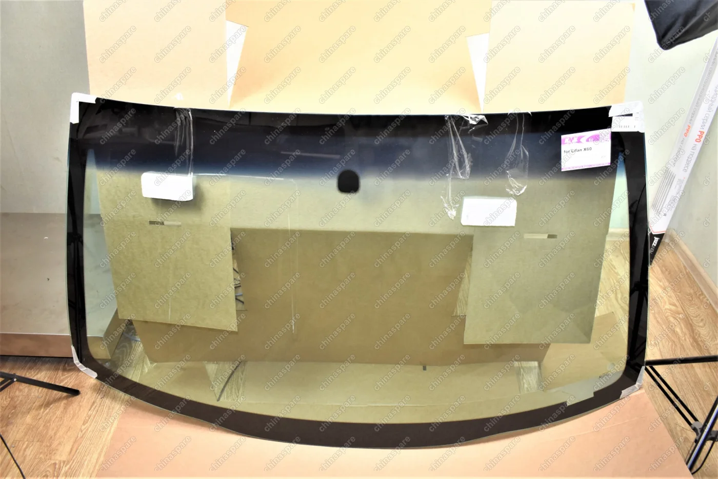 Стекло лобовое Lifan X60