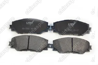 Колодки тормозные передние LYNXauto (Комплект) Toyota Auris (AKE) 1.4-1.6 07-, Corolla (AKE) 1.3-1.6 06-